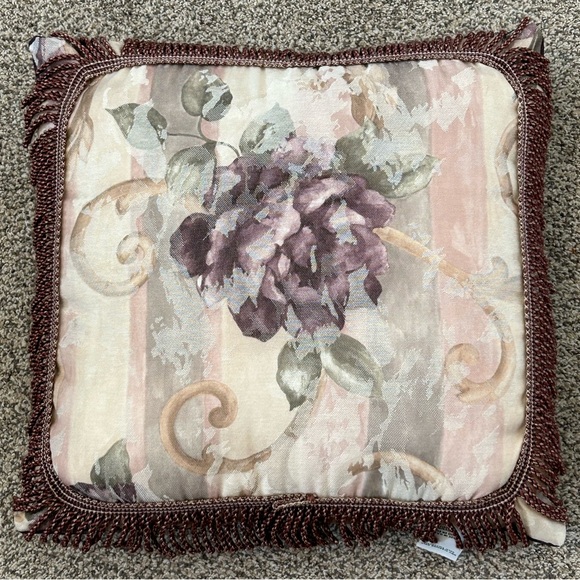 2 CROSCILL CHAMBORD CASSIS FRINGED PURPLE ROSES THROW PILLOWS - Picture 3 of 11